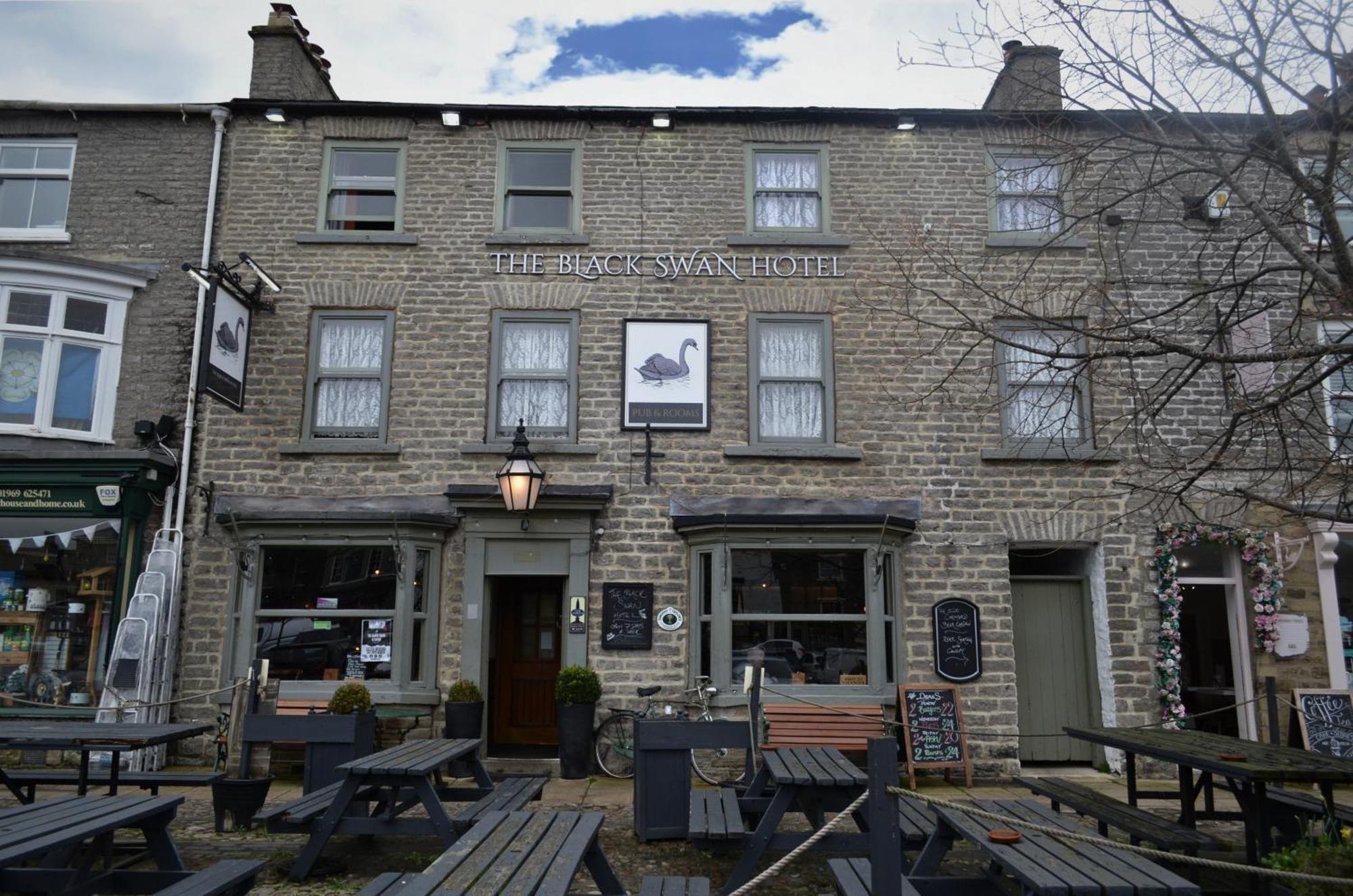 The Black Swan Hotel Leyburn Esterno foto